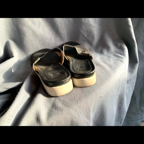 Naturalizer black flat sandals size 8 criss cross elastic with suede trim - Picture 5 of 6